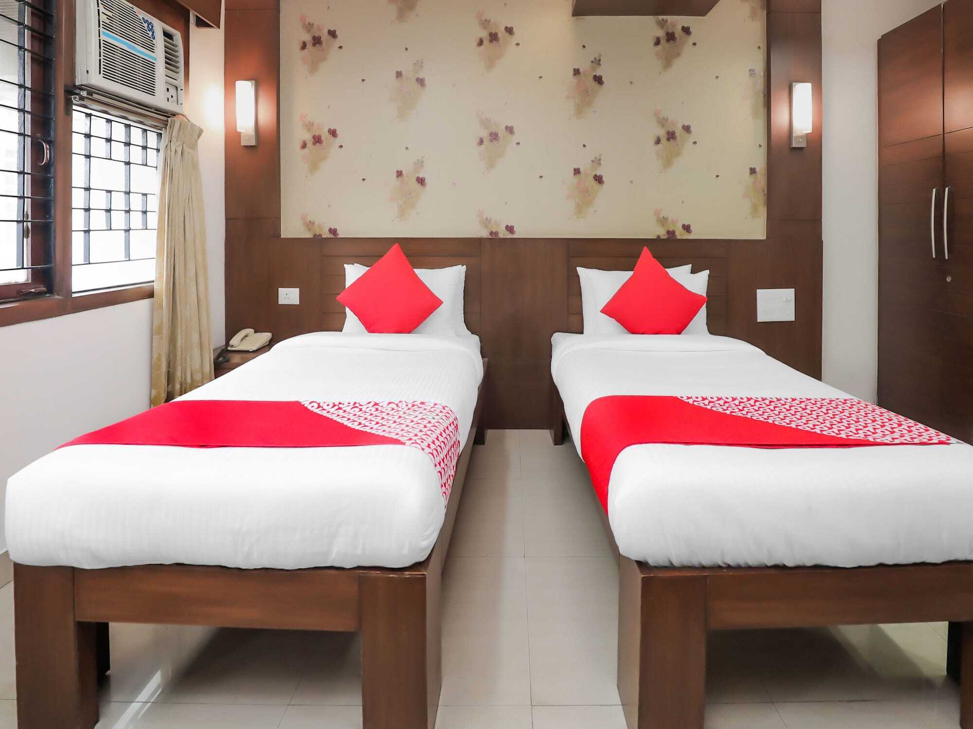 Oyo 17278 Hotel Srinivas Mangalore Eksteriør bilde