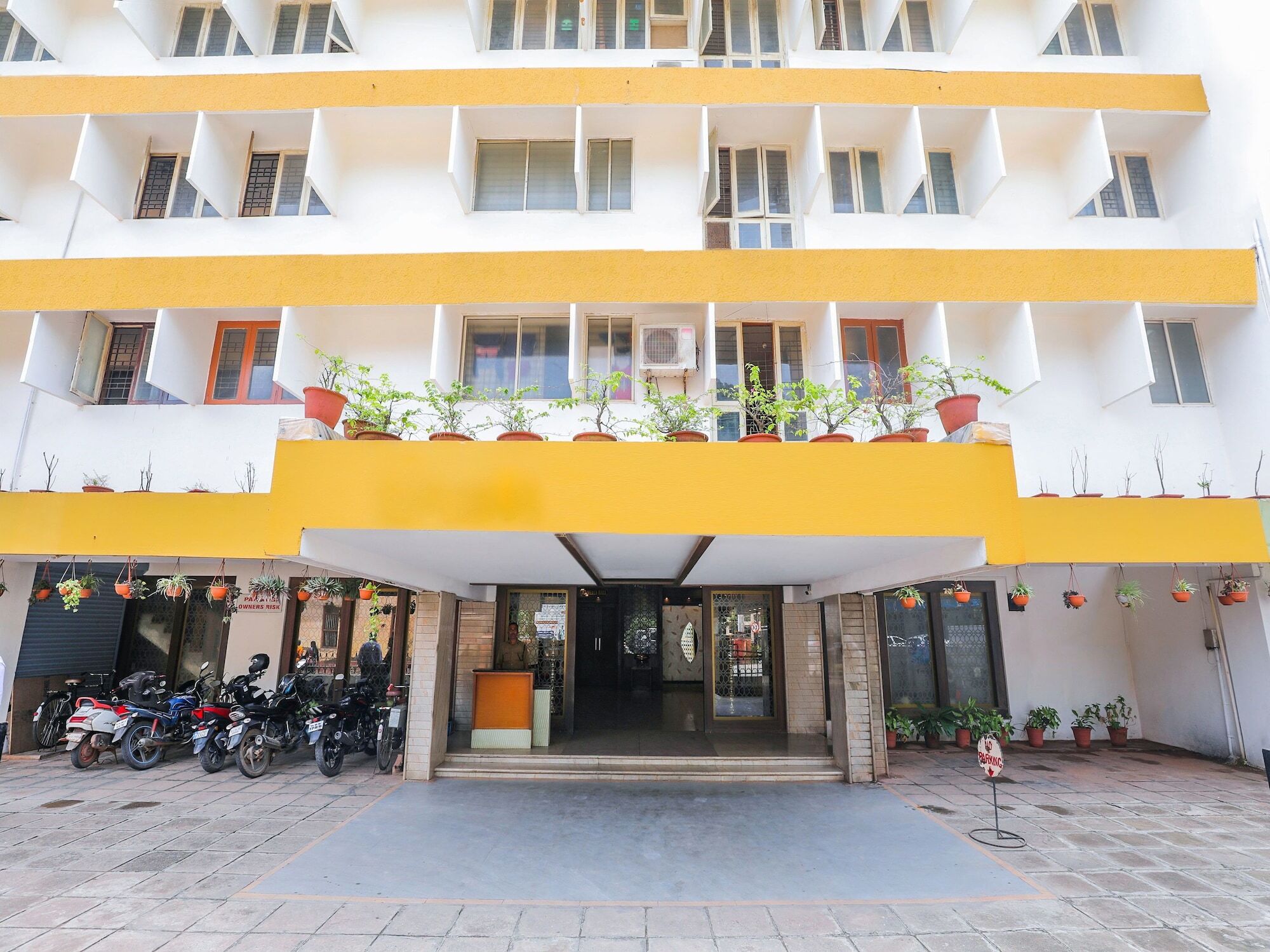 Oyo 17278 Hotel Srinivas Mangalore Eksteriør bilde